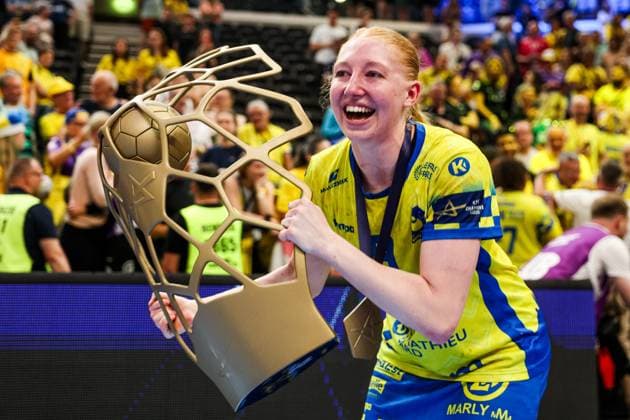 Handball EHF Final Four, finale : Metz Handball - Gyori ETO KC PHOTOPQR LE REPUBLICAIN LORRAIN Hugo AZMANI ; Budapest ; 07 06 2026 ; Handball EHF Final Four, finale : Metz Handball - Gyori ETO KC; les Dragonnes célèbrent leur titre de championnes d Europe; Tyra Axner Handball Champions League final match between Gyori Audi ETO KC and Metz Handball in Budapest on June 7, 2026. Budapest France  Copyright: xPHOTOPQR LExREPUBLICAINxLORRAIN xHugoxAZMANIx 20260607RBL3447 20260607RBL3447