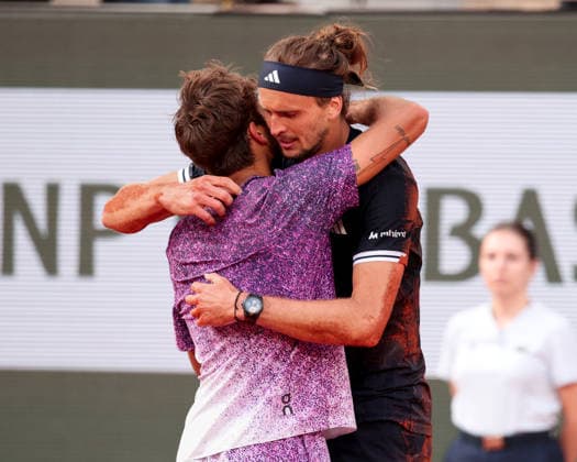 Flavio Cobolli ITA congratulates the winner Alexander Zverev GER , Men s Singles, Men s Singles, Final, Final Tennis French Open 2026 Roland Garros Paris France 7 June 2026 Copyright: xJuergenxHasenkopfx