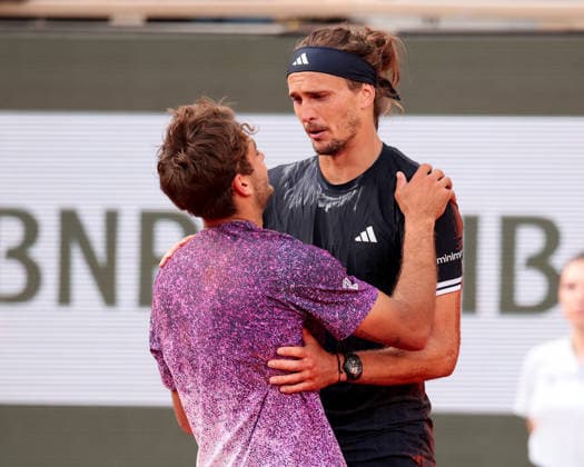 Flavio Cobolli ITA congratulates the winner Alexander Zverev GER , Men s Singles, Men s Singles, Final, Final Tennis French Open 2026 Roland Garros Paris France 7 June 2026 Copyright: xJuergenxHasenkopfx