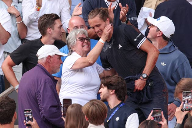 Alexander Zverev GER is in the players box with his team, hugging his grandma Natalia Fateeva, Mens Singles, Men s Singles, Final, Final Tennis French Open 2026 Roland Garros Paris France 7 June 2026 Copyright: xJuergenxHasenkopfx
