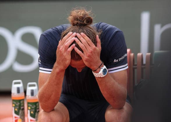 Alexander Zverev GER waits for the award ceremony, Presentation Tennis French Open 2026 Roland Garros Paris France 7 June 2026 Copyright: xJuergenxHasenkopfx
