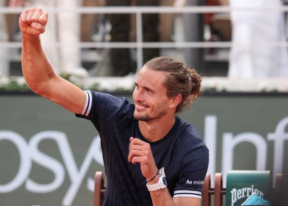 Alexander Zverev GER waits for the award ceremony, Presentation Tennis French Open 2026 Roland Garros Paris France 7 June 2026 Copyright: xJuergenxHasenkopfx