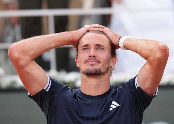 Alexander Zverev GER waits for the award ceremony, Presentation Tennis French Open 2026 Roland Garros Paris France 7 June 2026 Copyright: xJuergenxHasenkopfx