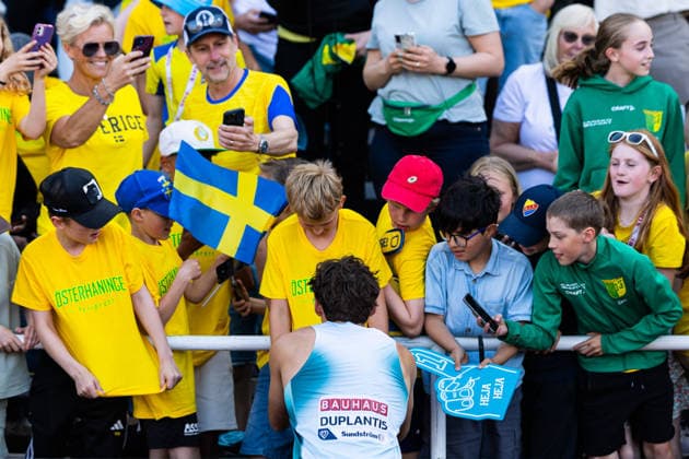 260607 Armand Duplantis of Sweden competes in the men s pole vault with fans of Sweden after Bauhaus galan, part of the Diamond League series, June 7, 2026 in Stockholm Photo Maxim ThorÃ BILDBYRAN kod MT MT1057 friidrott athletics friidrett diamond league bauhaus galan bbeng Stockholm barn  Copyright: MAXIMxTHORE BB260607MT161