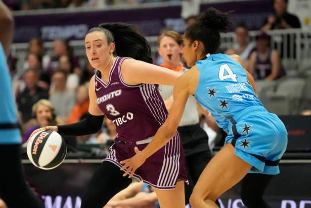 June 7, 2026, Toronto, On, CANADA: Toronto Tempo guard Marina Mabrey (3) moves the up court as Chicago Sky guard Skylar Diggins (4) defends during first half WNBA, Basketball Damen, USA action in Toronto, Sunday, June 7, 2026. Canada News - June 7, 2026  - ZUMAc35_ 20260607_zaf_c35_016 Copyright: xFrankxGunnx