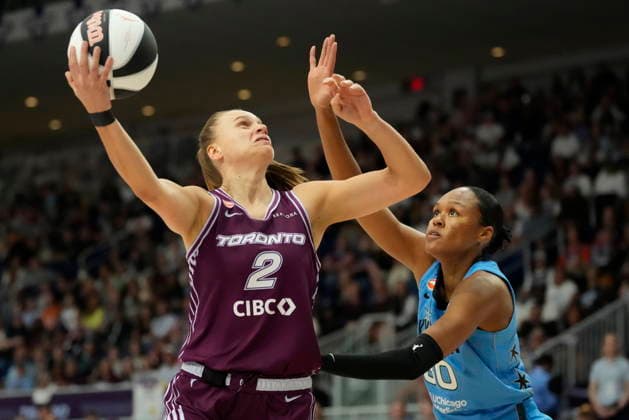 June 7, 2026, Toronto, On, CANADA: Toronto Tempo s Laura Juskaite take a shot over Chicago Sky s Azura Stevens (30) during first half WNBA, Basketball Damen, USA action in Toronto, Sunday, June 7, 2026. Canada News - June 7, 2026  - ZUMAc35_ 20260607_zaf_c35_013 Copyright: xFrankxGunnx