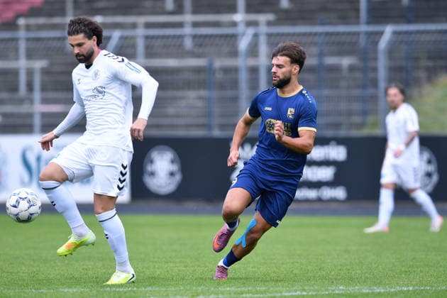 Soccer Oberliga Niederrhein 34 Matchday ETB Schwarz Weiß Essen TSV Meerbusch on 07 06 2026 at the Uhlenkrugstadion in Essen Thorben Kern ETB SW Essen , left Florian Berisha Meerbusch , right xRx