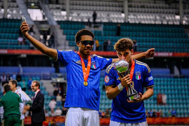 UEFA Under-17 European Championship, EM, Europameisterschaft Estonia 2026 Ludovico Varali and Tommaso Casagrande of Italy U-17 national team, Nationalteam celebrating winning the European Championship during the UEFA Under-17 European Championship Final match between Italy U-17 vs Belgium U-17 national teams, Tallinn Estonia 07.06.2026 Tallinn A Le Coq Arena Estonia Copyright: xMaurixLevandix