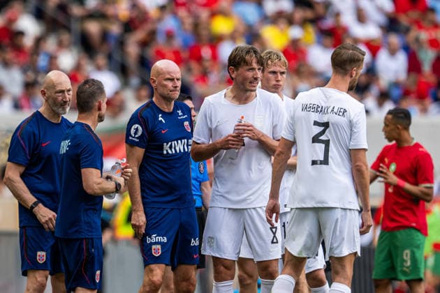 260607 Head coach Stale Solbakken and Sander Berge of Norway during the international friendly football match between Morocco and Norway ahead of the FIFA World Cup 2026 on June 7, 2026 in New Jersey Photo Vegard Grott BILDBYRAN kod VG VG0943 bbeng fotboll football soccer fotball fifa world cup vm fotball vm precamp pre camp träningslandskamp privatlandskamp landskamp international friendly norge norway marocko morocco marokko  Copyright: VEGARDxGRoTT BB260607VG049
