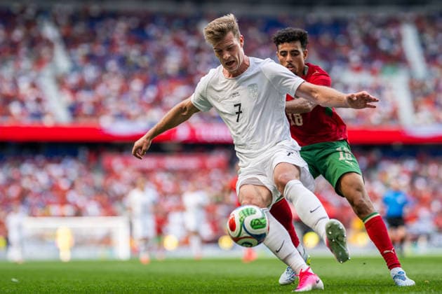 260607 Alexander Sorloth of Norway and Chadi Riad of Morocco during the international friendly football match between Morocco and Norway ahead of the FIFA World Cup 2026 on June 7, 2026 in New Jersey Photo Vegard Grott BILDBYRAN kod VG VG0943 bbeng fotboll football soccer fotball fifa world cup vm fotball vm precamp pre camp träningslandskamp privatlandskamp landskamp international friendly norge norway marocko morocco marokko  Copyright: VEGARDxGRoTT BB260607VG052