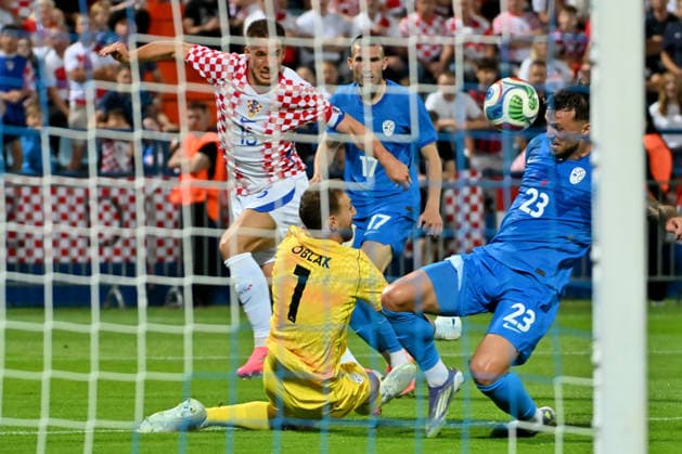 VARAZDIN, CROATIA - JUNE 07: Jan Oblak of Slovenia (L) in action during the International men’s football Friendly match between Croatia and Slovenia at Stadium Varteks, Varazdin on June 07, 2026 in Varazdin, Croatia. (Photo by Igor Kupljenik Sports Press Photo).  Copyright: xIgorxKupljenikx xSPPx Sportspressphoto_SPR163086