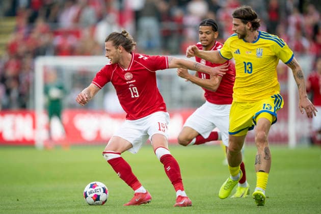 National Team Test Match Denmark Ukraine Denmark s Kasper Hoegh and William Osula in action with Ukraine s Illia Zabarnyi during the international football match between Denmark and Ukraine at Odense Stadium on Sunday, June 7, 2026 Photo Bo Amstrup Ritzau Scanpix , Odense Denmark Mors  Copyright: BoxAmrstrupx xRitzauxScanpix BoxAmstrupx spdk20260607-223620-L