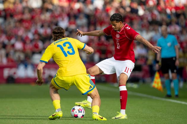 National team test match Denmark Ukraine Denmark s William Osula in action with Ukraine s Illia Zabarnyi during the football international match between Denmark and Ukraine at Odense Stadium on Sunday, June 7, 2026 Photo Bo Amstrup Ritzau Scanpix , Odense Denmark Mors  Copyright: BoxAmrstrupx xRitzauxScanpix BoxAmstrupx spdk20260607-223515-L