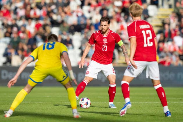National team test match Denmark Ukraine Denmark s Pierre Emile Hoejbjerg and Victor Froholdt in action with Ukraine s Oleh Ocheretko during the international football match between Denmark and Ukraine at Odense Stadium on Sunday, June 7, 2026 Photo Bo Amstrup Ritzau Scanpix , Odense Denmark Mors  Copyright: BoxAmrstrupx xRitzauxScanpix BoxAmstrupx spdk20260607-223527-L