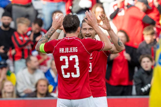 National team test match Denmark Ukraine Denmark s Pierre Emile Hoejbjerg and Kasper Hoegh react after the goal to make it 2 0 during the international football match between Denmark and Ukraine at Odense Stadium on Sunday, June 7, 2026 Photo Bo Amstrup Ritzau Scanpix , Odense Denmark Mors  Copyright: BoxAmrstrupx xRitzauxScanpix BoxAmstrupx spdk20260607-223737-L