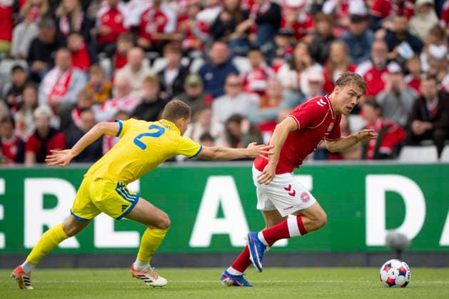 National Team Test Match Denmark Ukraine Denmark s Rasmus Hoejlund in action with Ukraine s Eduard Sarapii during the football international match between Denmark and Ukraine at Odense Stadium on Sunday, June 7, 2026 Photo Bo Amstrup Ritzau Scanpix , Odense Denmark Mors  Copyright: BoxAmrstrupx xRitzauxScanpix BoxAmstrupx spdk20260607-223745-L