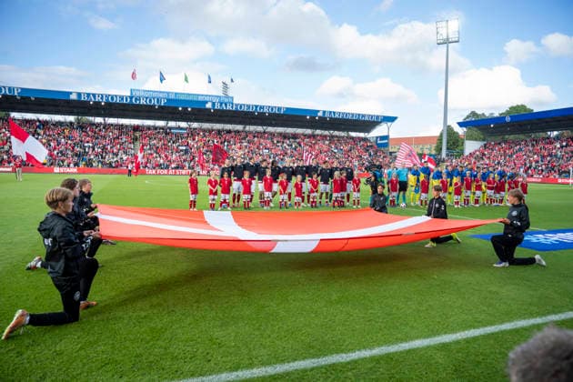 National team test match Denmark Ukraine Denmark s and Ukraine s players ready for the football international match between Denmark and Ukraine at Odense Stadium on Sunday, June 7, 2026 Photo Bo Amstrup Ritzau Scanpix , Odense Denmark Mors  Copyright: BoxAmrstrupx xRitzauxScanpix BoxAmstrupx spdk20260607-223858-L