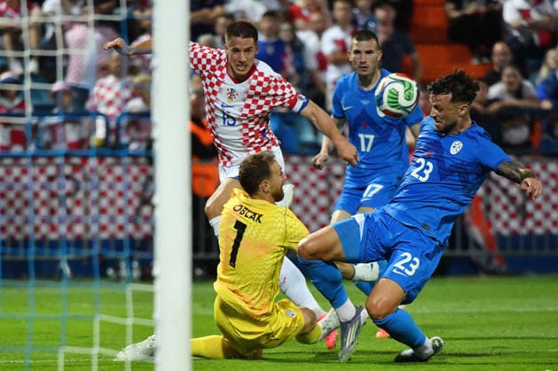 Croatia v Slovenia - International Friendly, Länderspiel, Nationalmannschaft Mario Pasalicof Croatia in action against Jan Oblak and David Brekalo of Slovenia during the international friendly match between Croatia and Slovenia at Stadium Varteks on June 7, 2026 in Varazdin, Croatia.  VjeranxZganecxRogulja PIXSELL