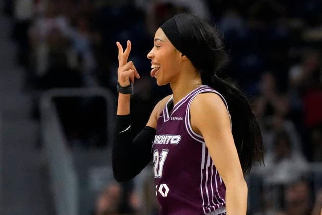 June 7, 2026, Toronto, On, CANADA: Toronto Tempo forward Isabelle Harrison, right, celebrates her three-point basket against the Chicago Sky during fourth quarter WNBA, Basketball Damen, USA action in Toronto, Sunday, June 7, 2026. Canada News - June 7, 2026  - ZUMAc35_ 20260607_zaf_c35_038 Copyright: xFrankxGunnx