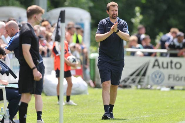 Soccer promotion match RL SW FC Eddersheim FK 03 Pirmasens 07 06 26, Coach Carsten Weber FCE ,