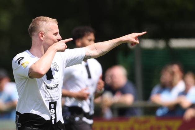 Football promotion match RL SW FC Eddersheim FK 03 Pirmasens 07 06 26, goal celebration for PATRICK SCHORR FCE ,