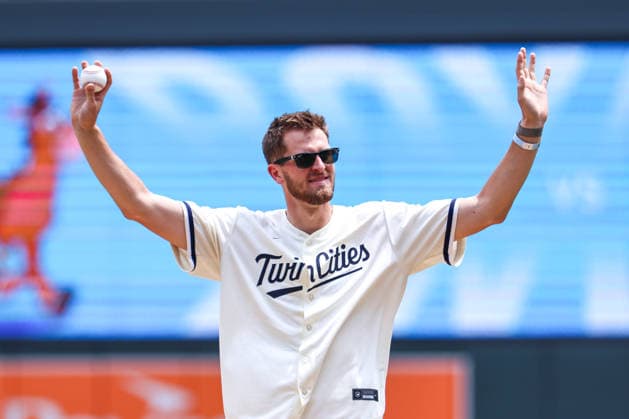 June 7, 2026, Minneapolis, Minnesota, USA: PARKER FOX throws out a first pitch before a MLB, Baseball Herren, USA Baseball game between the Kansas City Royals and the Minnesota Twins at Target Field in Minneapolis, Minnesota on June 7th, 2026. The Royals defeated the Twins 6-5. ZUMA Press Wire. Minneapolis USA - ZUMAg254 20260607_zsp_g254_052 Copyright: xStevenxGarciax