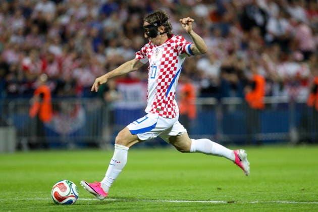 Varazdin, Croatia, 070626. City stadium. Friendly football game before the World Cup, Croatia - Slovenia. In photo: Luka Modric scores 1:0 goal. Photo: Josip Bandic CROPIX Varazdin Croatia Copyright: xxJosipxBandicx xCROPIXx croatia_slovenia06-070626