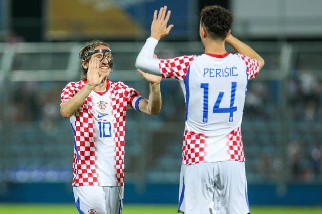 Varazdin, Croatia, 070626. City stadium. Friendly football game before the World Cup, Croatia - Slovenia. In photo: celebrating 1:0 goal, scored by Luka Modric. Photo: Josip Bandic CROPIX Varazdin Croatia Copyright: xxJosipxBandicx xCROPIXx croatia_slovenia12-070626