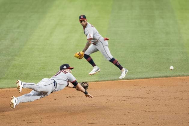 June 7, 2026, Arlington, Texas, USA: Cleveland Guardians third baseman DANIEL SCHNEEMANN (10) attempts to catch a ball that goes past him during a MLB, Baseball Herren, USA game between the Cleveland Guardians and Texas Rangers at Globe Life Field. Texas wins 10-0. MLB 2026: Rangers 10:0 Guardians  - ZUMAf180 20260607_zsp_f180_027 Copyright: xMarkxFannx