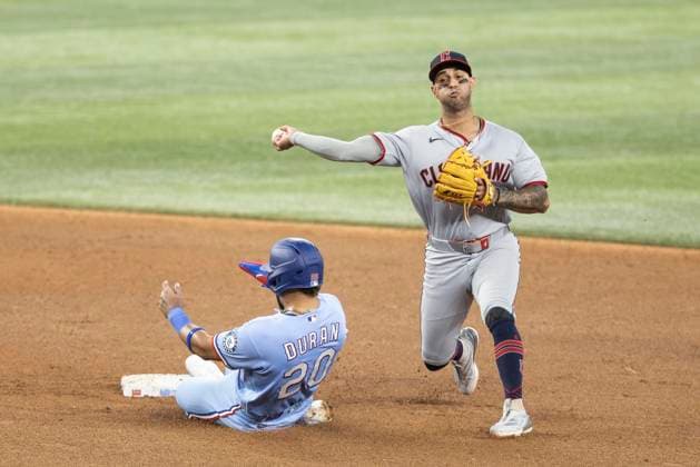 June 7, 2026, Arlington, Texas, USA: Cleveland Guardians shortstop BRAYAN ROCCHIO (4) turns a double play during a MLB, Baseball Herren, USA game between the Cleveland Guardians and Texas Rangers at Globe Life Field. Texas wins 10-0. Arlington USA - ZUMAf180 20260607_zsp_f180_022 Copyright: xMarkxFannx