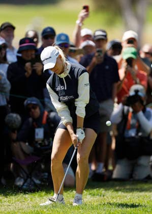 Charley Hull of England chips to the green on the 13th hole during the final round of the 81st Women s U.S. Open golf championship at the Riviera Country Club in Pacific Palisades, California, on Sunday, June 7, 2026.  GLP20260607806 CAROLINExBREHMAN
