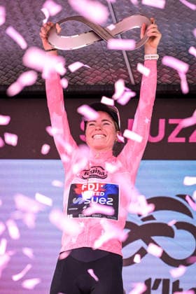 37th Giro d Italia Women 2026 - Stage 9 Demi Vollering of the FDJ United-Suez team celebrates winning the Maglia Rosa on the podium with the trophy after stage 9 of the 2026 Giro d Italia Femminile in Saluzzo, Italy, on June 7, 2026. Saluzzo Italy  Copyright: xAndreaxxAmatox originalFilename:amato-notitle260607_npDla.jpg