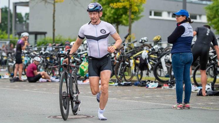 First Enni Triathlon Moers FOR EDITORIAL PURPOSES ONLY EDITORIAL USE ONLY p Stephan Feldmann, age group M 55, SV Gladbeck 13, at the first Enni Triathlon on Sunday, 07 06 2026, in Moers Germany NRW Moers Copyright ChristianxCreon Copyright: ChristianxCreon doc866vvf2p6tc1507tz1a3s ,EDITORIAL USE ONLY