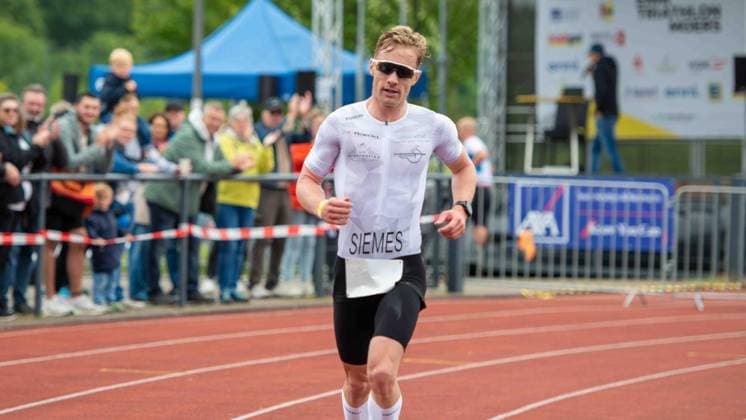 First Enni Triathlon Moers updated FOR EDITORIAL PURPOSES ONLY EDITORIAL USE ONLY p Bastian Siemes, age group M 35, SC Rot Weiß Oberhausen, at the first Enni Triathlon on Sunday, 07 06 2026, in Moers Germany NRW Moers Copyright ChristianxCreon Copyright: ChristianxCreon doc866vv93wkl2kbpgzgd2 ,EDITORIAL USE ONLY