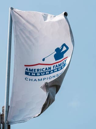 PGA, Golf Herren Tour Champions: American Family Insurance Championship - Final Round MADISON, WI - JUNE 7: A flag featuring the American Family Insurance Championship logo waves in the wind at hole 18 during the PGA Tour Champions: American Family Insurance Championship - Final Round at TPC Wisconsin on June 7, 2026 in Madison, Wisconsin. Madison TPC Wisconsin Wisconsin United States Copyright: xRossxHarried ISIxPhotosx 9314