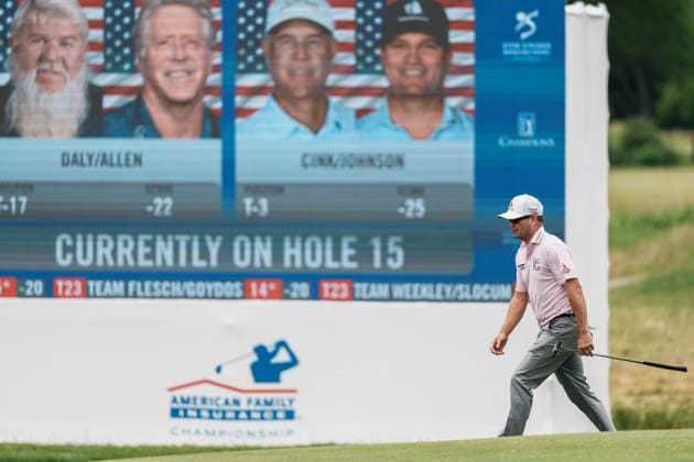 PGA, Golf Herren Tour Champions: American Family Insurance Championship - Final Round MADISON, WI - JUNE 7: Zach Johnson walks past a leaderboard displaying tournament standings at hole 15 during the PGA Tour Champions: American Family Insurance Championship - Final Round at TPC Wisconsin on June 7, 2026 in Madison, Wisconsin. Madison TPC Wisconsin WI United States Copyright: xRossxHarried ISIxPhotosx 9314