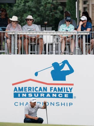 PGA, Golf Herren Tour Champions: American Family Insurance Championship - Final Round MADISON, WI - JUNE 7: Spectators sit in a viewing area above Soren Kjeldsen on hole 15 during the PGA Tour Champions: American Family Insurance Championship - Final Round at TPC Wisconsin on June 7, 2026 in Madison, Wisconsin. Madison TPC Wisconsin Wisconsin United States Copyright: xRossxHarried ISIxPhotosx 9314