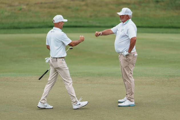 PGA, Golf Herren Tour Champions: American Family Insurance Championship - Final Round MADISON, WI - JUNE 7: Ben Crane and Darren Clarke share a fist bump on the 15th hole during the PGA Tour Champions: American Family Insurance Championship - Final Round at TPC Wisconsin on June 7, 2026 in Madison, Wisconsin. Madison TPC Wisconsin WI United States Copyright: xRossxHarried ISIxPhotosx 9314