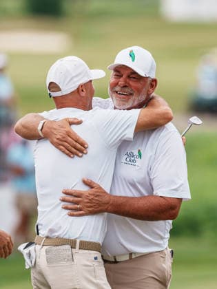 PGA, Golf Herren Tour Champions: American Family Insurance Championship - Final Round MADISON, WI - JUNE 7: Darren Clarke and Ben Crane embrace on the 18th hole after celebrating their win during the PGA Tour Champions: American Family Insurance Championship - Final Round at TPC Wisconsin on June 7, 2026 in Madison, Wisconsin. Madison TPC Wisconsin WI United States Copyright: xRossxHarried ISIxPhotosx 9314