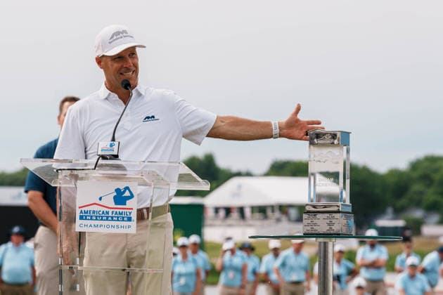 PGA, Golf Herren Tour Champions: American Family Insurance Championship - Final Round MADISON, WI - JUNE 7: Ben Crane gestures toward the championship trophy while speaking at a podium during the PGA Tour Champions: American Family Insurance Championship - Final Round at TPC Wisconsin on June 7, 2026 in Madison, Wisconsin. Madison TPC Wisconsin Wisconsin United States Copyright: xRossxHarried ISIxPhotosx 9314
