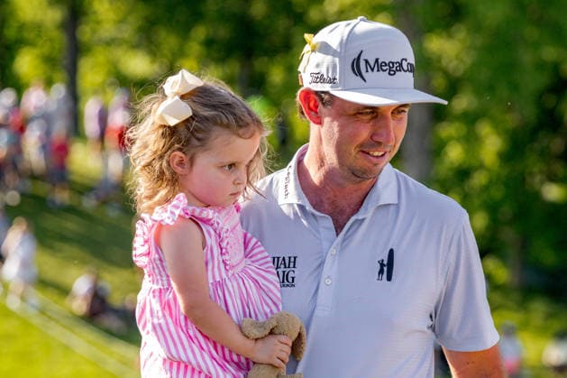 June 7, 2026, Dublin, Ohio, U.S: JT Poston holds his daughter Katherine after winning The Memorial Tournament at Muirfield Village Golf Club, Dublin, Ohio. PGA, Golf Herren Tour 2026 - The Memorial Tournament - Final Round  - ZUMAs304 20260607_zaf_s304_007 Copyright: xScottxStuartx