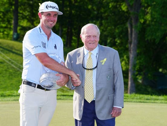 DUBLIN, OH - JUNE 07: PGA, Golf Herren golfer J.T. Poston poses with the trophy and Jack Nicklaus on June 7, 2026 after winning the Memorial Tournament presented by Workday at Muirfield Village Golf Club in Dublin, Ohio. (Photo by Brian Spurlock Icon Sportswire) GOLF: JUN 07 PGA the Memorial Tournament presented by Workday EDITORIAL USE ONLY Icon26060734