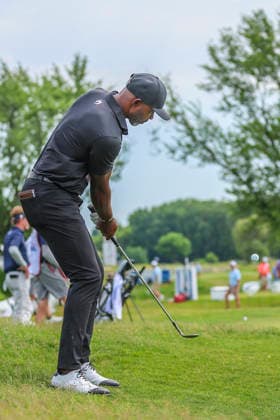 MADISON, WI - JUNE 07: Tim O’Neal from Savannah, GA chips onto the green during the final round of the PGA, Golf Herren Tour Champions American Family Insurance Championship golf tournament on June 7, 2026 at TPC Wisconsin Golf Course in Madison, WI. (Photo by Lawrence Iles Icon Sportswire) GOLF: JUN 07 PGA TOUR Champions American Family Insurance Championship EDITORIAL USE ONLY Icon2606070033