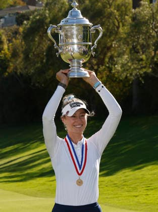 Nelly Korda raises her trophy after winning the 81st Women s U.S. Open golf championship at the Riviera Country Club in Pacific Palisades, California, on Sunday, June 7, 2026. Korda won with an eight-under-par score of 276.  GLP20260607857 CAROLINExBREHMAN