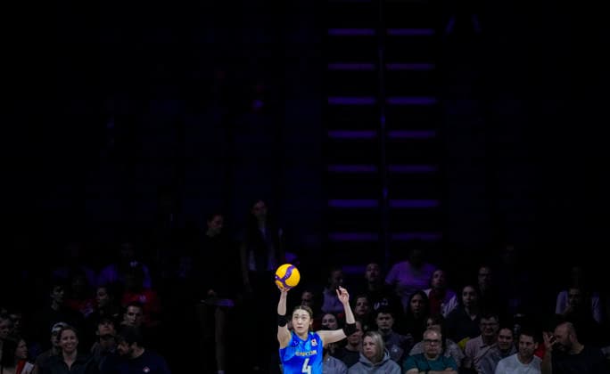 Team Japan Mayu Ishikawa serves against Team Canada during their womens Volleyball Nations League (VNL) match on June 7, 2026 in Quebec City, Canada. Noxthirdxpartyxsales  aflo_333659145 MathieuxBelangerx