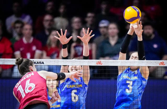 Team Japan Haruyo Shimamura blocks a shot against Team Canada during their womens Volleyball Nations League (VNL) match on June 7, 2026 in Quebec City, Canada. Noxthirdxpartyxsales  aflo_333659191 MathieuxBelangerx