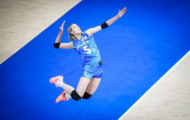 Team Japan Yoshino Sato serves against Team Canada during their womens Volleyball Nations League (VNL) match on June 7, 2026 in Quebec City, Canada. Noxthirdxpartyxsales  aflo_333659364 MathieuxBelangerx