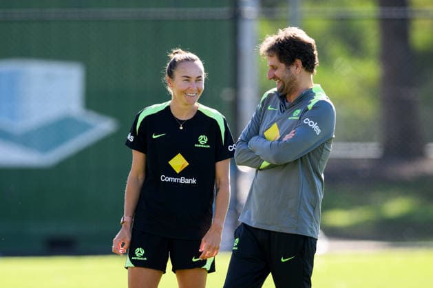 SOCCER MATILDAS TRAINING, Caitlin Foord (left) and head coach Joe during a Matildas training session at Sky Park, in Sydney, Monday, June 8, 2026. ( NO ARCHIVING SYDNEY NEW SOUTH WALES AUSTRALIA  Copyright: xBIANCAxDExMARCHIx 20260608170779592383