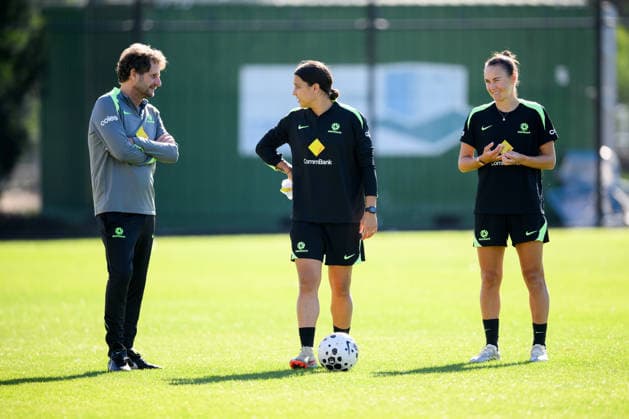 SOCCER MATILDAS TRAINING, (L-R) Head coach Joe Montemurro, Sam Kerr, and Caitlin Foord during a Matildas training session at Sky Park, in Sydney, Monday, June 8, 2026. ( NO ARCHIVING SYDNEY NEW SOUTH WALES AUSTRALIA  Copyright: xBIANCAxDExMARCHIx 20260608126974302774