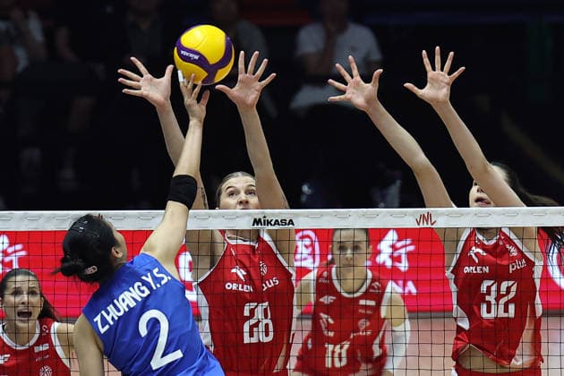 NANJING, CHINA - JUNE 07: Players of Team Poland block the ball during the FIVB Women s Volleyball Nations League 2026 between Team China and Team Poland on June 7, 2026 in Nanjing, Jiangsu Province of China. China defeated Poland 3-1 in the match.  Copyright: xChinaxNewsxServicex 111646829402